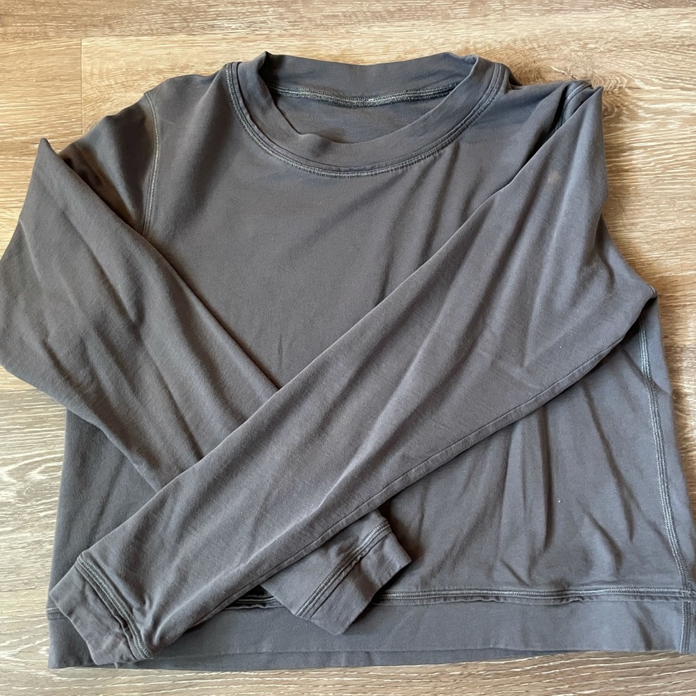 Lululemon gray size 4 long sleeve workout top